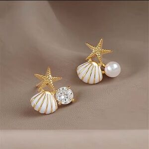 Gold Starfish & Shell Pearl Stud Earrings - Elegant White and Gold